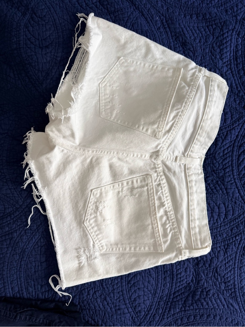We the Free 30 - White Distressed Denim Shorts - Women's Frayed Hem - Picture 3 of 8